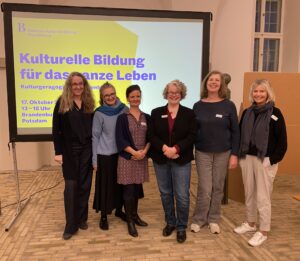 v.l. Karin Kranhold, Plattform Kulturelle Bildung Brandenburg, Regionalbüro Potsdam, Marie Schneider, Almut Koch, Katja Schöppe-Carstensen, Almuth Fricke, Andrea Kaiser